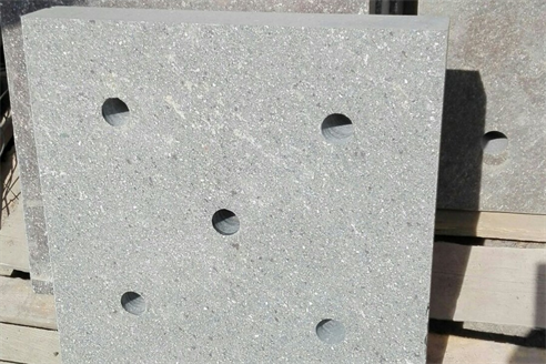 soglie, plinti e caditoie in porfido 