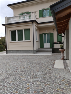 villa con cubetti porfido
