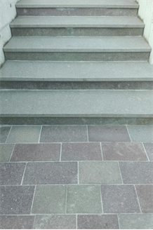 Steps with gray porphyry steps